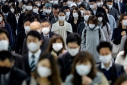People wear face masks at Shinagawa station during the rush hour after the government expanded a state of emergency to include the entire country following the coronavirus disease (COVID-19) outbreak, in Tokyo, Japan, April 20, 2020.