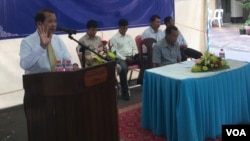Meas Sopheap, the ruling Cambodian People’s Party commune chief is keeping his post, July 3, 2017. (Sun Narin/VOA Khmer)