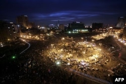 Qohira markazidagi "Tahrir" maydonidan tunu kun odam arimaydi, 3-fevral 2012