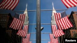 Suasana hari kemerdekaan AS di sekitar gedung Chrysler di kota New York, Senin (4/7).