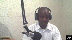 Un journaliste d'une radio au Malawi.