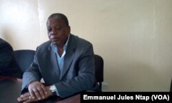 Maître Dissake, n'a pas retrouvé sa femme, 6 mois après le déraillement du train de Camrail, le 15 mai 2017. (VOA/Emmanuel Jules Ntap)