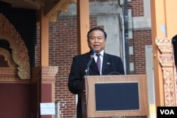 Chum Bunrong, Cambodian Ambassador to the United States gives a welcome remarks during Khmer New Year celebration in Washington DC, on Sunday, April 20, 2017. (Phy Sopheada/VOA Khmer)