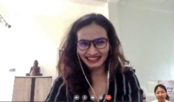 Psychotherapist Yim Sotheary gives an interview with VOA Khmer on COVID-19 pandemic and mental health impacts on Cambodian pregnant mothers. She talks to VOA Khmer on video call during her telework period, on April 05, 2020. (Photo screenshot)