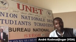 Frédéric Raïkina Béaloum, le secrétaire général de l’union nationale des étudiants tchadiens à N'Djamena, Tchad, 27 septembre 2018. (VOA/ André Kodmadjingar)
