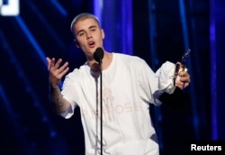 Justin Bieber accepts the award for Top Male Artist at the 2016 Billboard Awards in Las Vegas, Nevada.