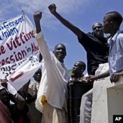 Hundreds of southern Sudanese take part in a demonstration against northern Sudan's military incursion into the border town of Abyei in the southern capital of Juba, Sudan, May 23, 2011