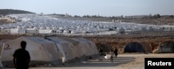 Newly displaced Syrians arrive to a refugee camp in Atimah village, Idlib province, Syria, Sept. 11, 2018.