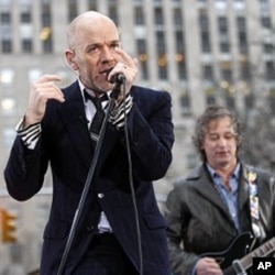 The band R.E.M. with lead singer Michael Stipe performs on the plaza of Rockefeller Center during the Today Show in New York April 1, 2008