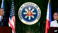 FILE - U.S. President Barack Obama speaks next to Philippine President Benigno Aquino III during a joint news conference in Manila, Apr. 28, 2014.