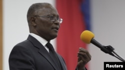 Le président provisoire Jocelerme Privert (13 fév. 2016)