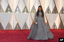 Sutradara Ava DuVernay tiba di Dolby Theatre di Los Angeles untuk acara Oscars 2017 (26/2).