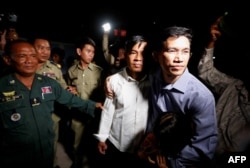 FILE - Yeang Sothearin (R) and Uon Chhin, former journalists for U.S. founded Radio Free Asia (RFA), who have been charged with espionage, leave Prey Sar prison after being freed on bail, in Phnom Penh, Cambodia, Aug. 21, 2018.