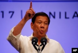 Philippines President Rodrigo Duterte gestures while addressing the media following the conclusion of the 30th ASEAN Leaders' Summit in Manila, Philippines, April 29, 2017.
