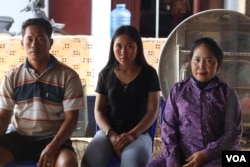 Dorn Sreyneang, 22, with parents in Bek Peang village, Kampong Cham province, on August 20, 2019. (Sun Narin/VOA Khmer)