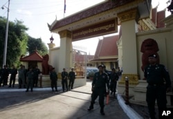 Security personnel guard the Supreme Court during its hearing to dissolve the country's main opposition Cambodia National Rescue Party in Phnom Penh, Cambodia, Nov. 16, 2017. (AP Photo/Heng Sinith)