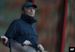 Arhiv: Ruski milijarder Sulejman Kerimov posmatra fudbalsku utakmicu u Moskvi, 23. augusta 2012. godine.