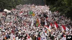 Puluhan ribu Muslim melakukan Aksi Bela Islam II di Jakarta pada Jumat, 4 November (411) 2016 lalu (foto: dok).