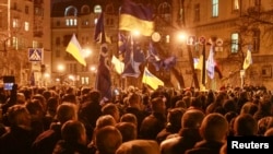 People sing the national anthem as they attend a rally held by supporters of EU integration near the presidential administration building in Kyiv Dec. 3, 2013.
