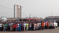 Les populations sorties nombreuses pour l’arrivée d’Emmanuel Macron, à l’occasion sa visite, Bouaké, le 22 décembre 2019. (VOA/Siriki Barro)