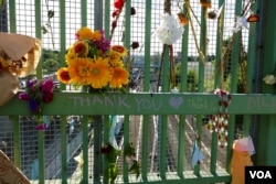 Portlanders paid tribute to Ricky John Best, 53, and Taliesin Myrddin Namkai-Meche, 23, who were fatally stabbed by a suspected white nationalist in May. (R. Taylor/VOA)
