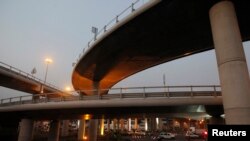 Jembatan Henri Konan Bedie, yang namanya diambil dari mantan presiden Ivory Coast, terlihat di Abidjan, 15 Desember 2014. (Foto: dok.)