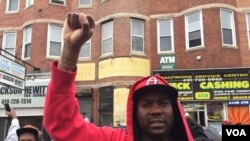 Residents of the Sandtown neighborhood in Baltimore, Maryland react to the State's Attorney's announcement ruling Freddie Gray's death a homicide, May 1, 2015. (Photo: C. Simkins / VOA)