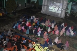 Pemutaran film G30SPKI di SMP Muhammadiyah Minggir, Yogyakarta (Foto: VOA/Nurhadi)