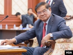 លោក​ស​ ខេង រដ្ឋមន្រ្តី​នៃ​ក្រសួង​មហាផ្ទៃ​ ថ្លែង​ទៅមន្រ្តី​ប៉ូលិស​និង​អភិបាល​នានា​ក្នុង​ការ​ប្រជុំ​នៃ​របាយការណ៍​បូកសរុបចំនួនជន​អន្តោប្រវេសន៍​នៅ​ថ្ងៃ​សុក្រ​ ទី​១៩ សីហា ឆ្នាំ​២០១៦ នៅ​រាជធានី ភ្នំពេញ។​(ឡេង ឡែន/VOA)