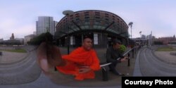 A 360-degree selfie taken by Luon Sovath in front of the Great Northern Railway Company's former warehouse in Manchester, UK. (Luon Sovath)