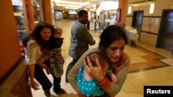 Des civils fuyant le Westgate Mall