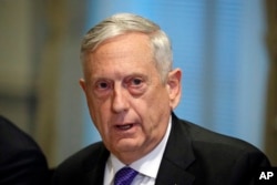 Menteri Pertahanan AS, Jim Mattis di Pentagon, 19 Oktober 2017. (Foto: dok).