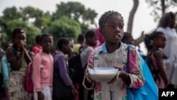 Des élèves mozambicains à l'école primaire de Mitilene où des classes bilingues sont enseignées, à Manhica, au Mozambique, le 20 juin 2018.