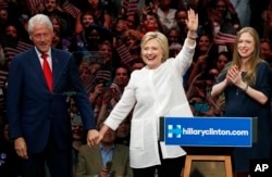 Hillary Clinton กล่าวทิ้งท้ายในช่วงหาเสียงเลือกตั้งประธานาธิบดีสหรัฐฯว่า "Thank you, Goodnight and May the Force be with you" สร้างเสียงฮือฮาให้กับผู้สนับสนุนอย่างมาก