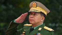 រូបឯកសារ៖ អគ្គមេ​បញ្ជាការ​យោធា​មីយ៉ាន់ម៉ា​លោក​ Min Aung Hlaing គោរព​វិញ្ញាណក្ខន្ធ​ដល់​វីរបុរស​ដណ្ដើម​ឯករាជ្យ​ឲ្យ​មីយ៉ាន់ម៉ា លោក​ឧត្តមសេនីយ៍ Aung San និង​វីរបុរស​មួយ​ចំនួន​ទៀត។