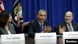 Presiden AS Barack Obama dalam pertemuan dengan para pemimpin bisnis dan pertanian terkait TPP di Departemen Pertanian AS (6/10). (Reuters/Kevin Lamarque)