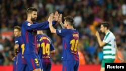 Gerard Piqué et Lionel Messi lors d'un match au Camp Nou, Barcelone, le 19 septembre 2017.