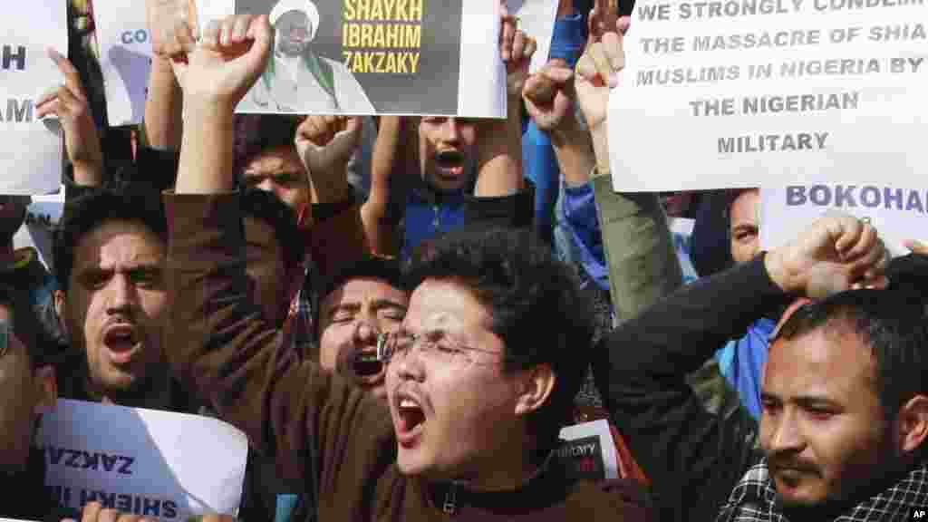 Yau Talata dalibai musulmai dauke da alluna, sun yi zangazangar nuna rashin amincewarsu da gwamnatin Najeriya akan kisan daruruwan 'yan shi'a da kuma tsare shugabansu Sheikh Ibrahim Zakzaky a Jammu na kasar Indiya.