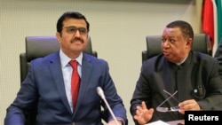 Le président qatari de l'OPEP Mohammed bin Saleh al-Sada et le secrétaire général à Vienne, Autriche, le 30 novembre 2016.
