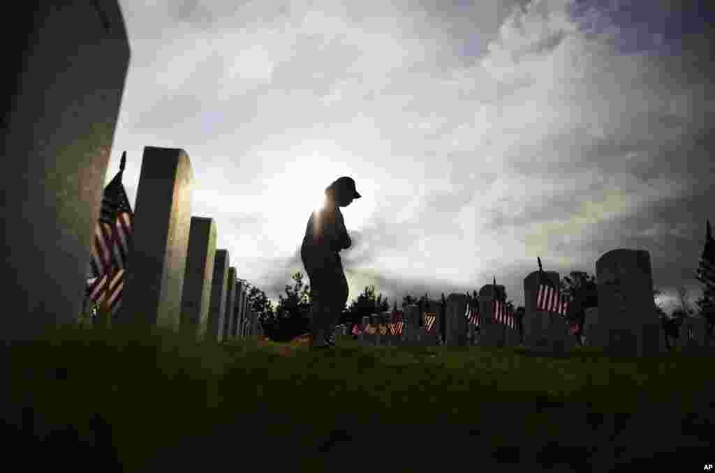 Lucille Williams walks through Georgia National Cemetery while visiting the grave of her late husband, Korean War veteran Sgt. 1st Class Alvin Williams, Canton, Ga., May 25, 2015.