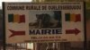 La mairie d'Ouelessebougou, le 3 décembre 2017. (VOA/Kassim Traoré)