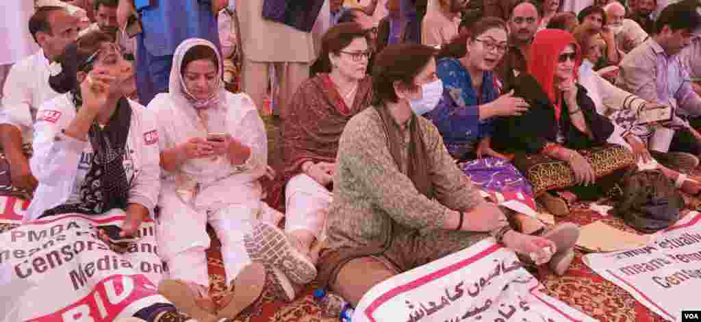 حکومت کی مشاورتی کوششوں کے برعکس صحافتی تنظیموں اور اپوزیشن جماعتوں نے مجوزہ 'میڈیا ریگولیٹری اتھارٹی' کے قیام کو یکسر مسترد کیا ہے۔