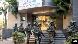 Serangan di hotel Mali (Foto: AP Photo/Jerome Delay)