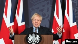 Perdana Menteri Inggris Boris Johnson mengadakan konferensi pers di Downing Street tentang hasil negosiasi Brexit, di London, 24 Desember 2020. (Foto: Paul Grover via Reuters)
