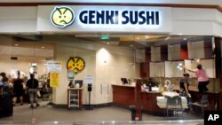 Restoran Genki Sushi di Aiea, Hawaii (16/8). (AP/Caleb Jones)