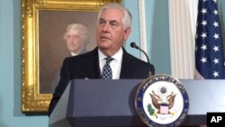 Menlu AS, Rex Tillerson, menjawab pertanyaan tentang Korea Utara setelah berbicara mengenai laporan Kebebasan Beragama Internasional rilis tahun 2016 di Departemen Luar Negeri AS di Washington (foto: AP Photo/Susan Walsh)