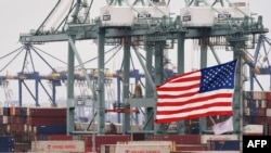 Kontainer pengiriman barang China di Pelabuhan Peti Kemas di Long Beach, Los Angeles, California,14 Mei 2019. (Foto: dok).