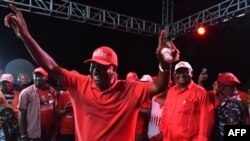 Le candidat Samura Kamara lors d'un meeting à Mekeni, dans le nord de la Sierra Leone, le 5 mars 2018 