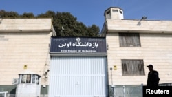 Pintu masuk penjara Evin di Teheran, Iran 17 Oktober 2022. (Foto: Majid Asgaripour/WANA via Reuters)