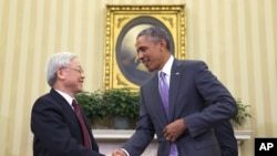President Barack Obama, right, meets with Vietnamese Communist party secretary general Nguyen Phu Trong in the Oval Office of the White House, on July 7, 2015, in Washington.